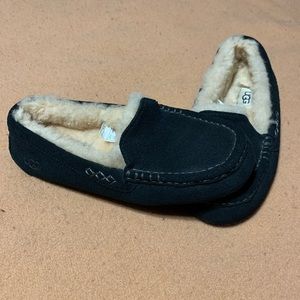 Ugg slippers size 6